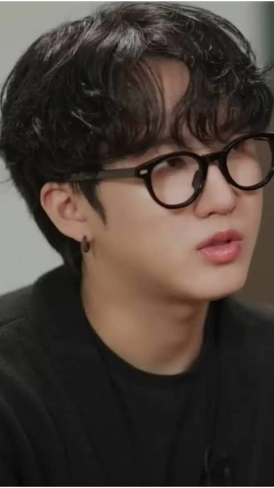 ai character: Seo Changbin  background