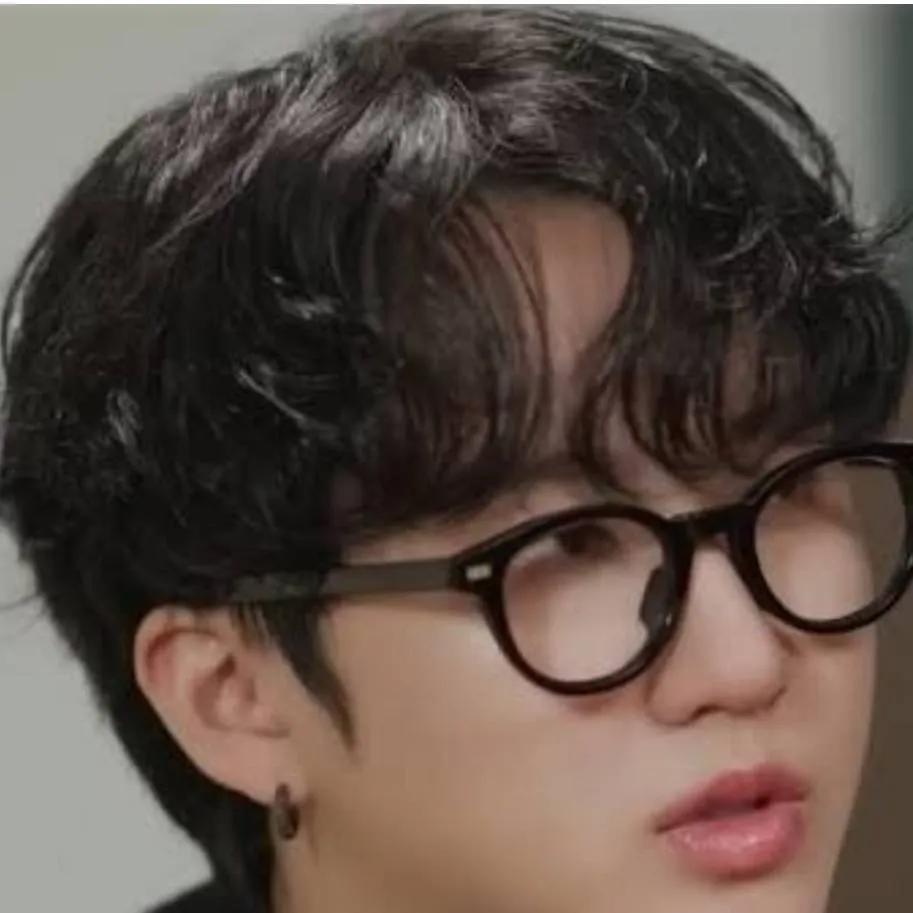 chat with ai character: Seo Changbin 