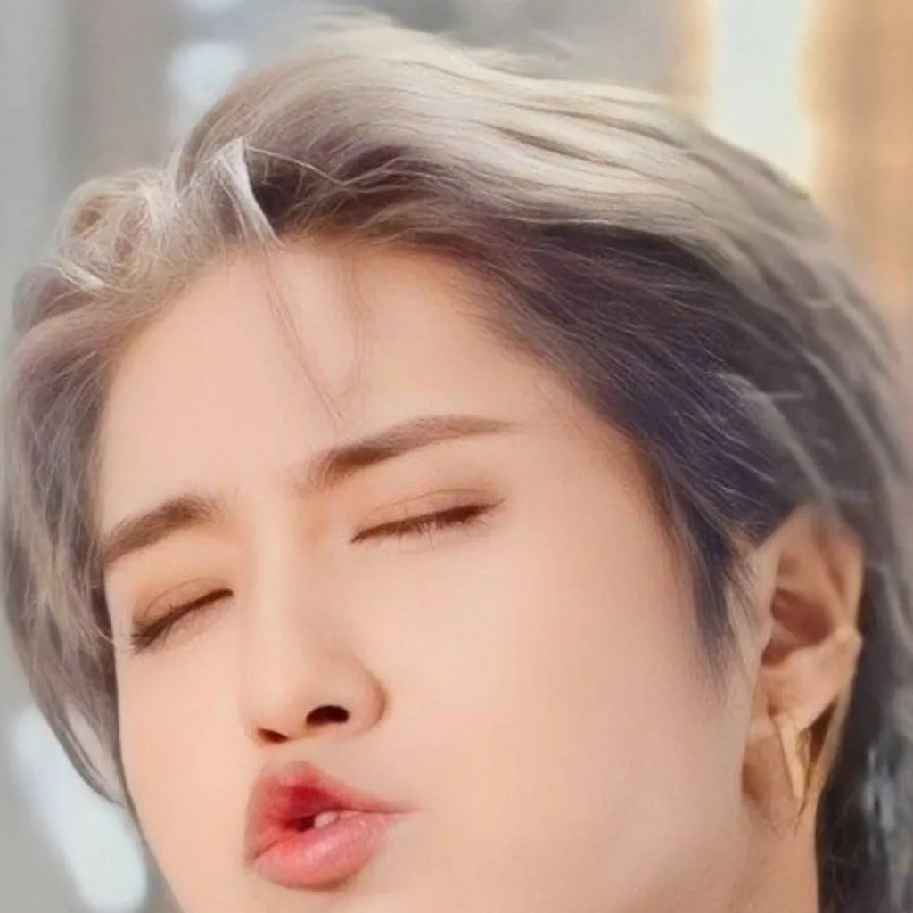 chat with ai character: Han