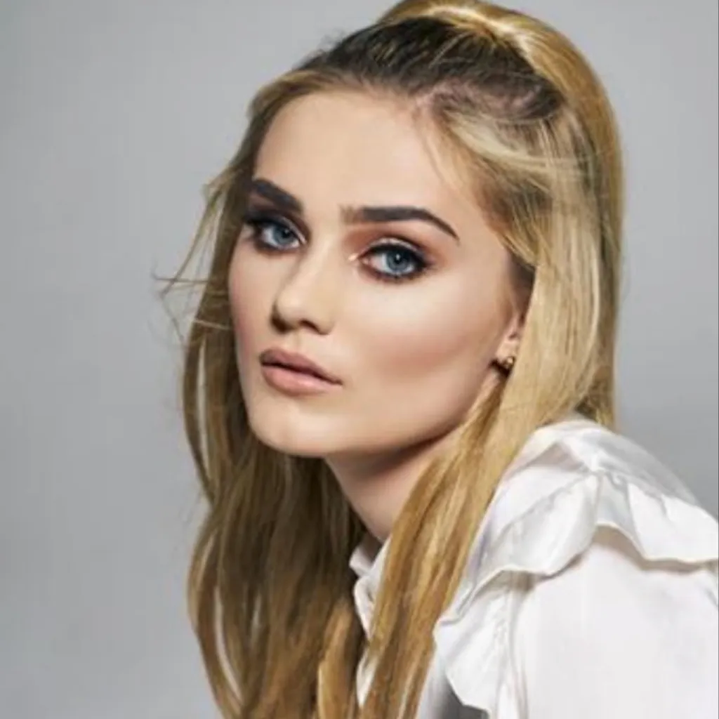 chat with ai character: Meg Donnelly 