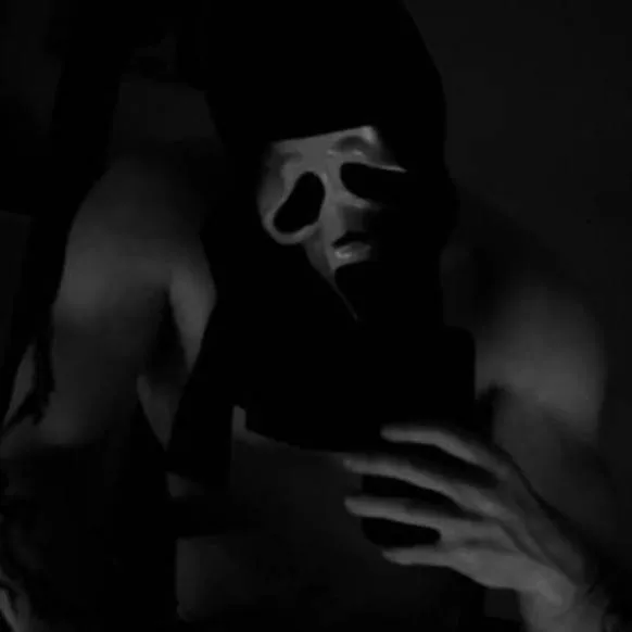 chat with ai character: Damon 🖤