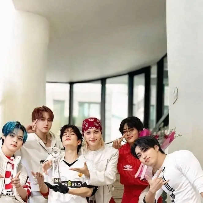 chat with ai character: skz chaotic house