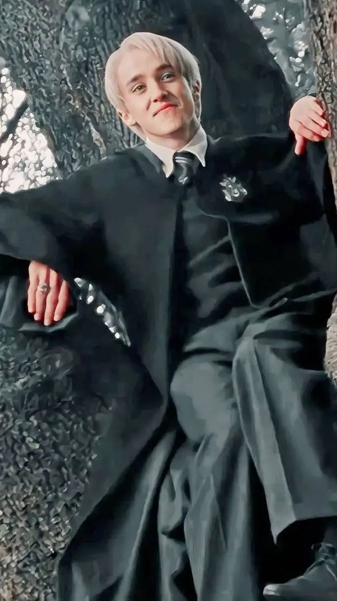 ai character: Draco background