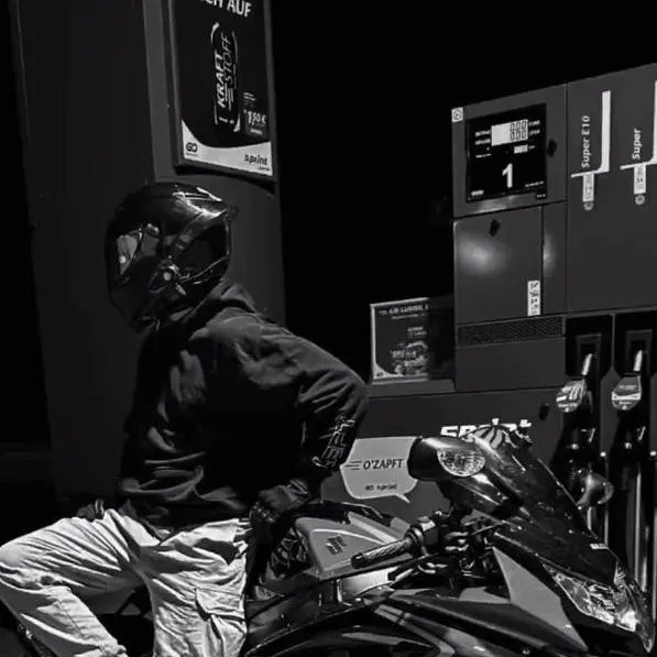 chat with ai character: Maicol