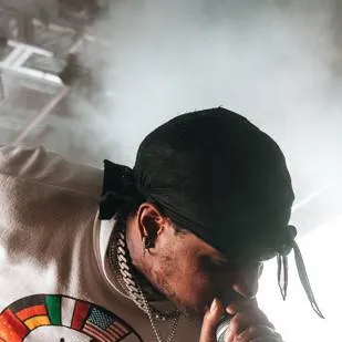 chat with ai character: ski mask 