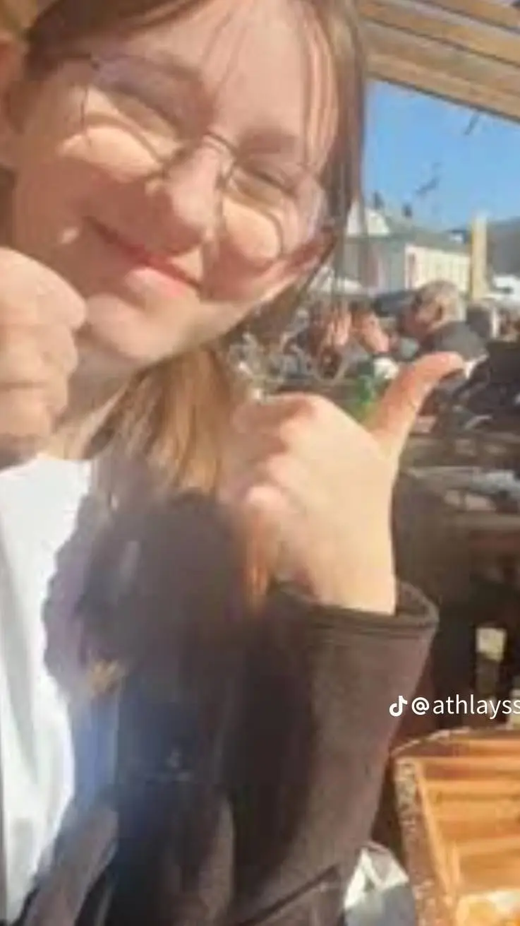 ai character: mara background