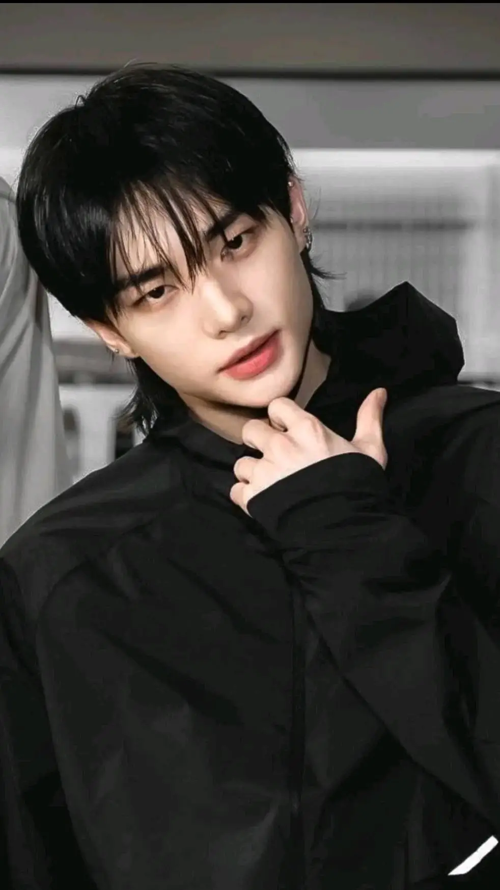 ai character: Hwang Hyunjin  background