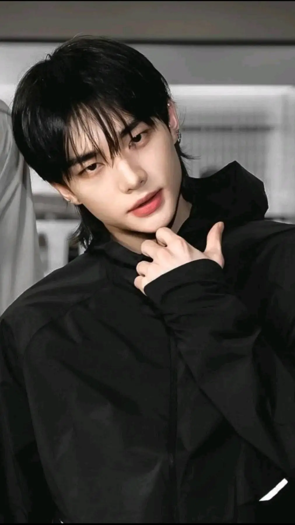 ai character: Hwang Hyunjin  background