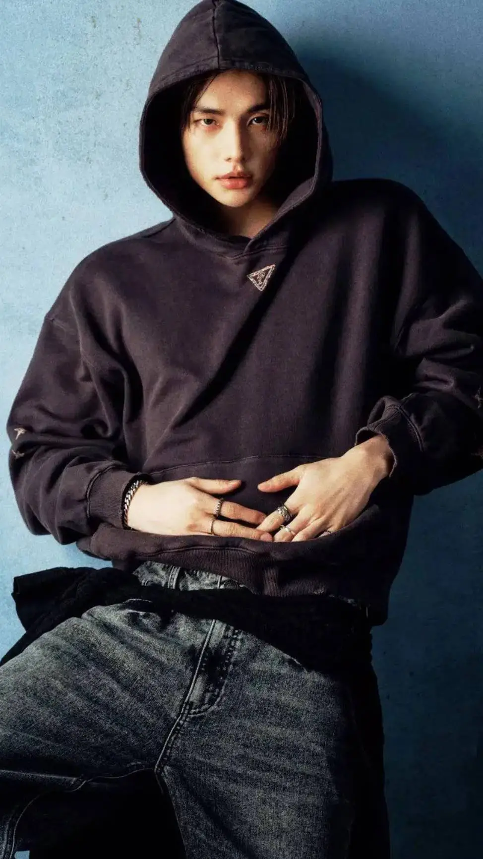 ai character: Hwang Hyunjin  background