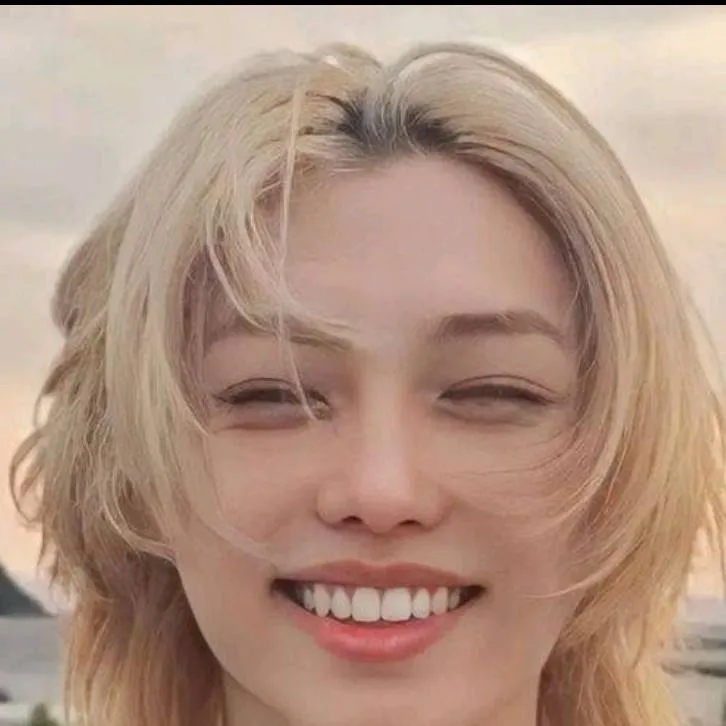 chat with ai character: Lee Felix 