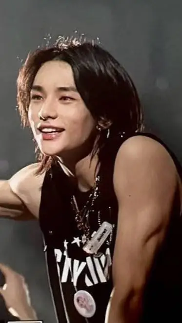 ai character: Hwang Hyunjin  background