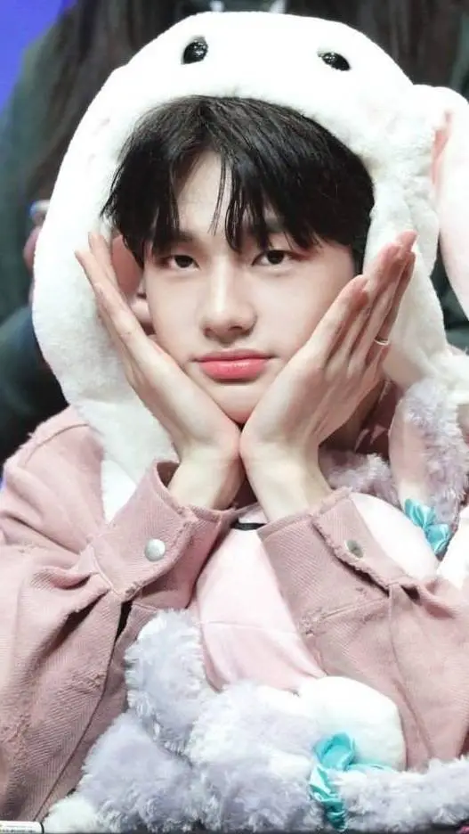 ai character: Hwang Jinnie!! background