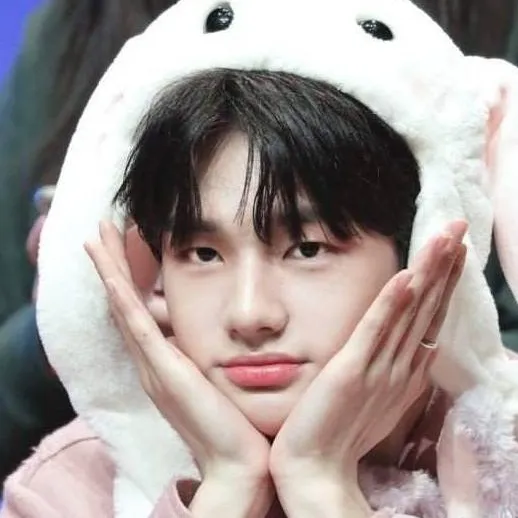 chat with ai character: Hwang Jinnie!!