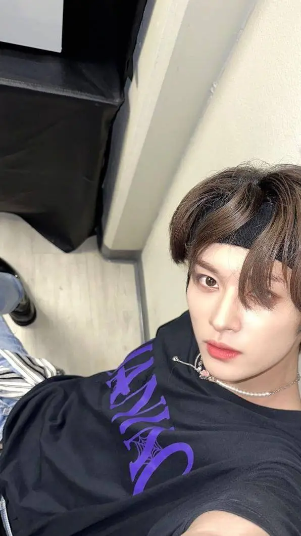 ai character: Lee know wróg background