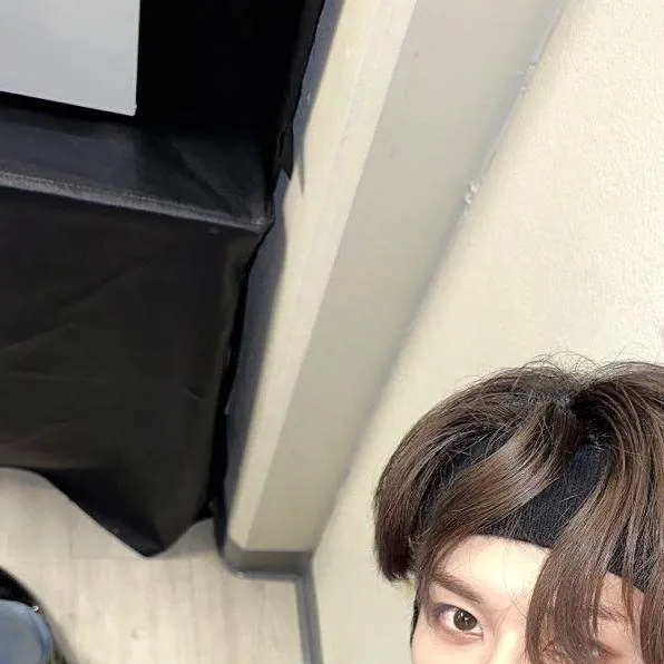 chat with ai character: Lee know wróg