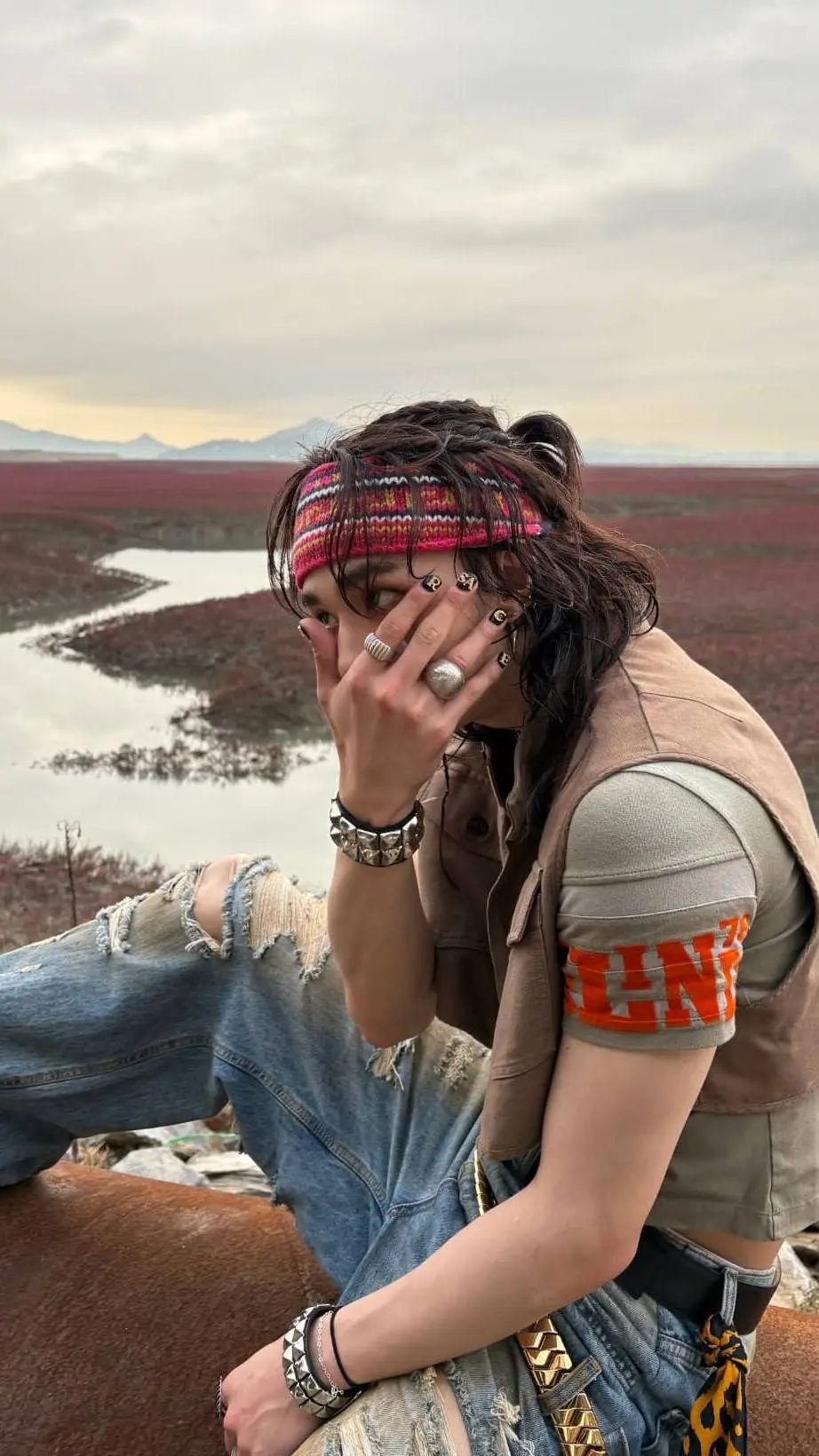 ai character: hyunjin wycieczka background