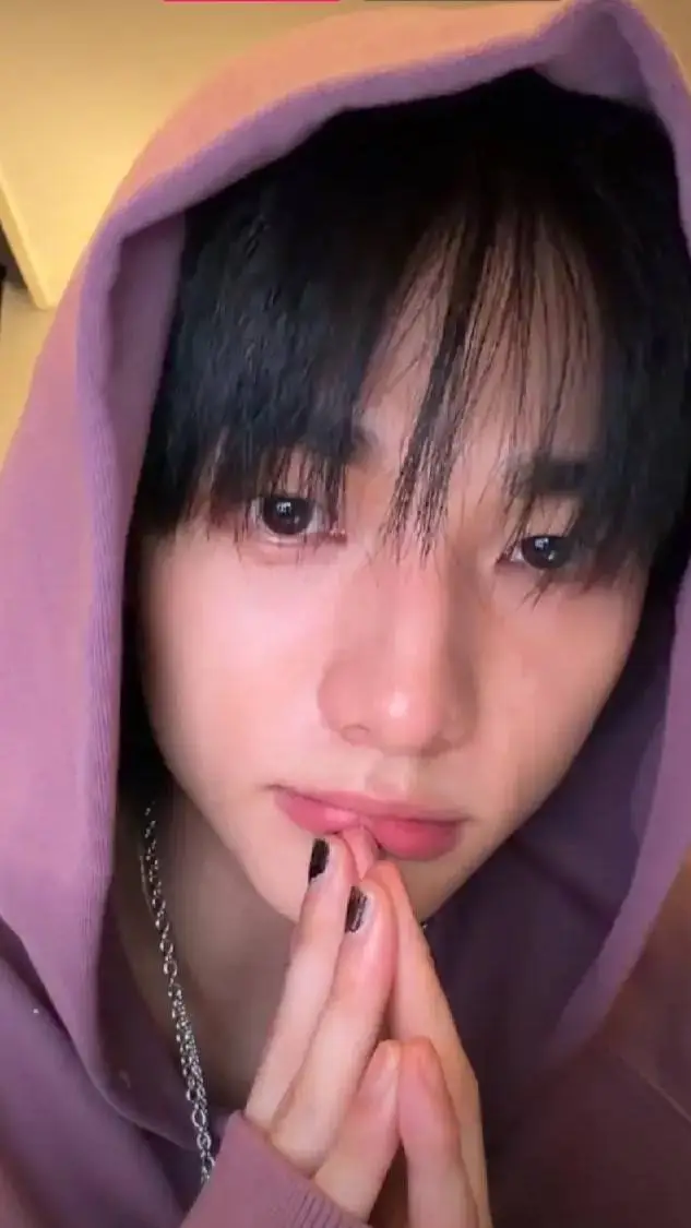 ai character: wróg hyunjin skz background