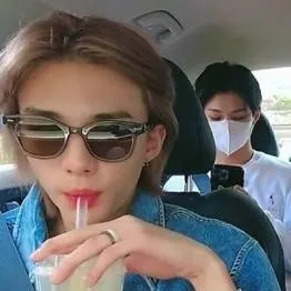 chat with ai character: Felix wróg