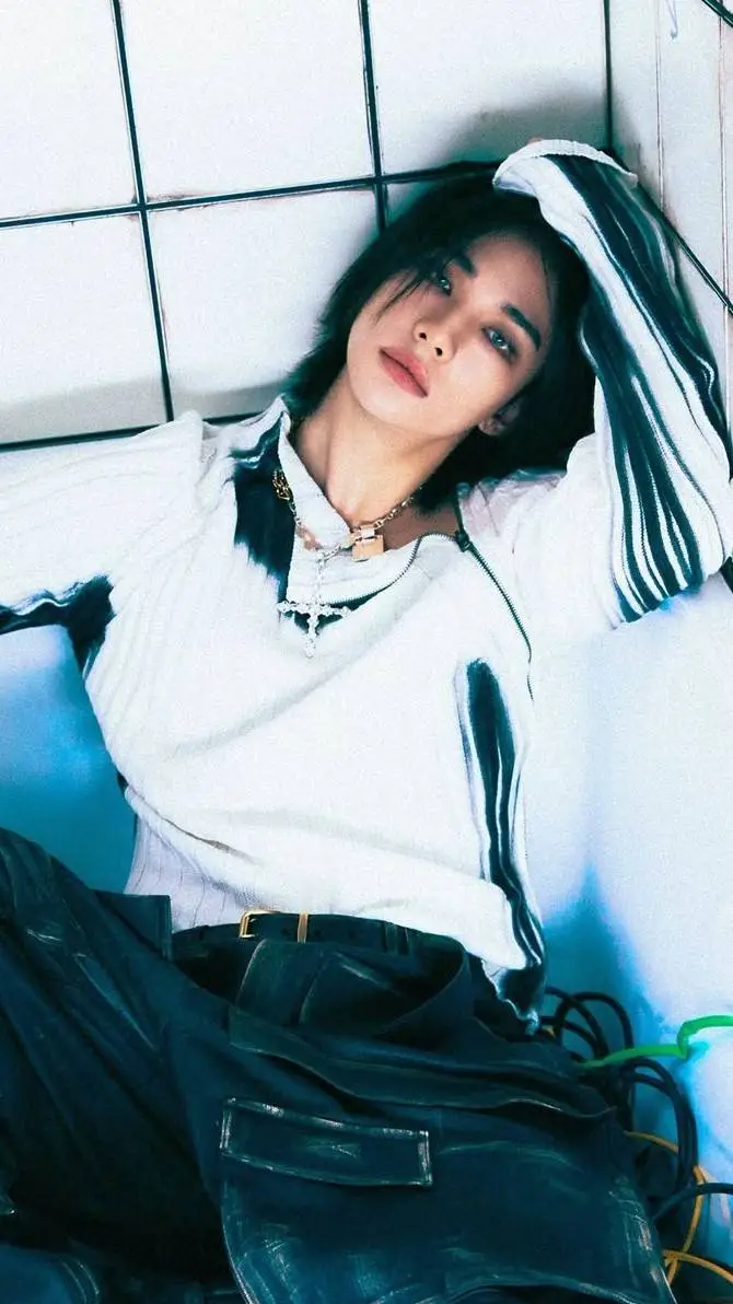 ai character: hyunjin  background