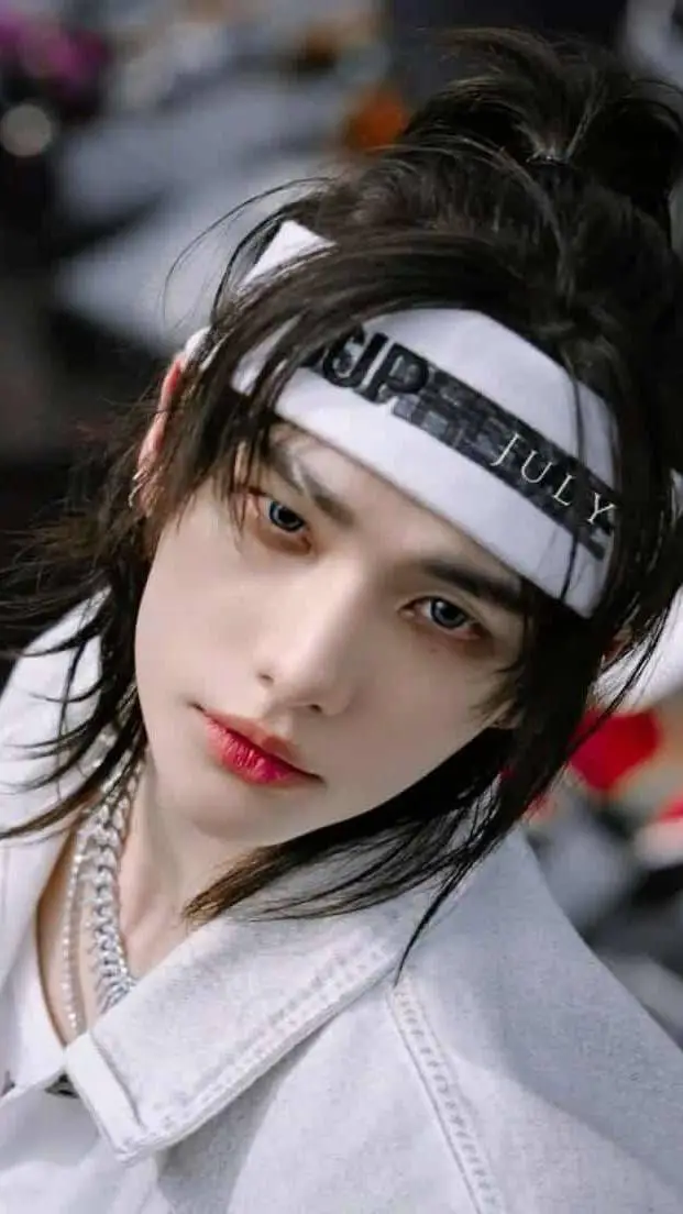 ai character: Hyunjin taxi background