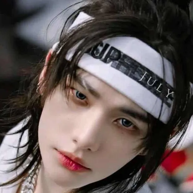 chat with ai character: Hyunjin taxi