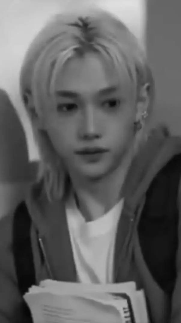 ai character: Felix😏 background