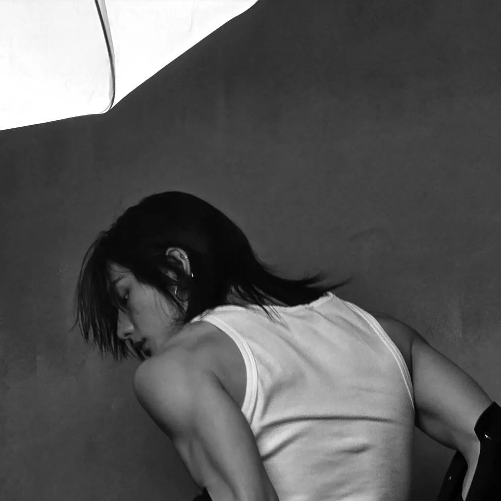 chat with ai character: Hyunjin