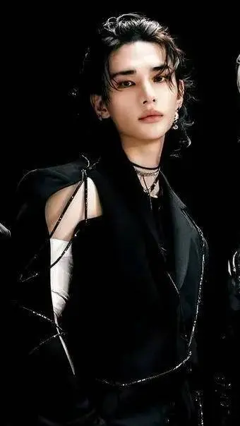 ai character: Hyunjin prawa ręka background