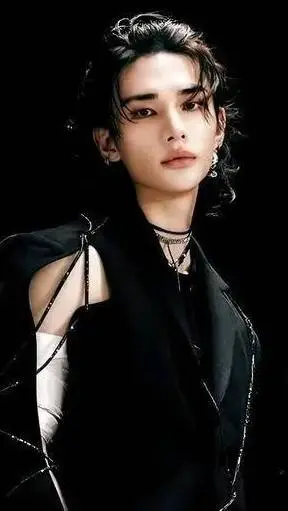 ai character: Hyunjin koledzy background