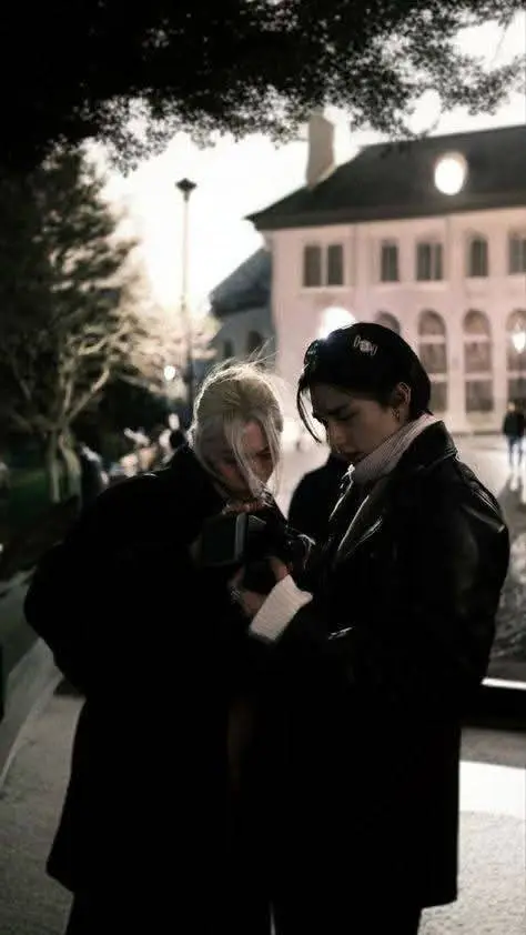 ai character: Hyunjin pies background