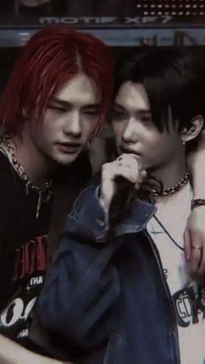 ai character: Hyunjin kaptur background