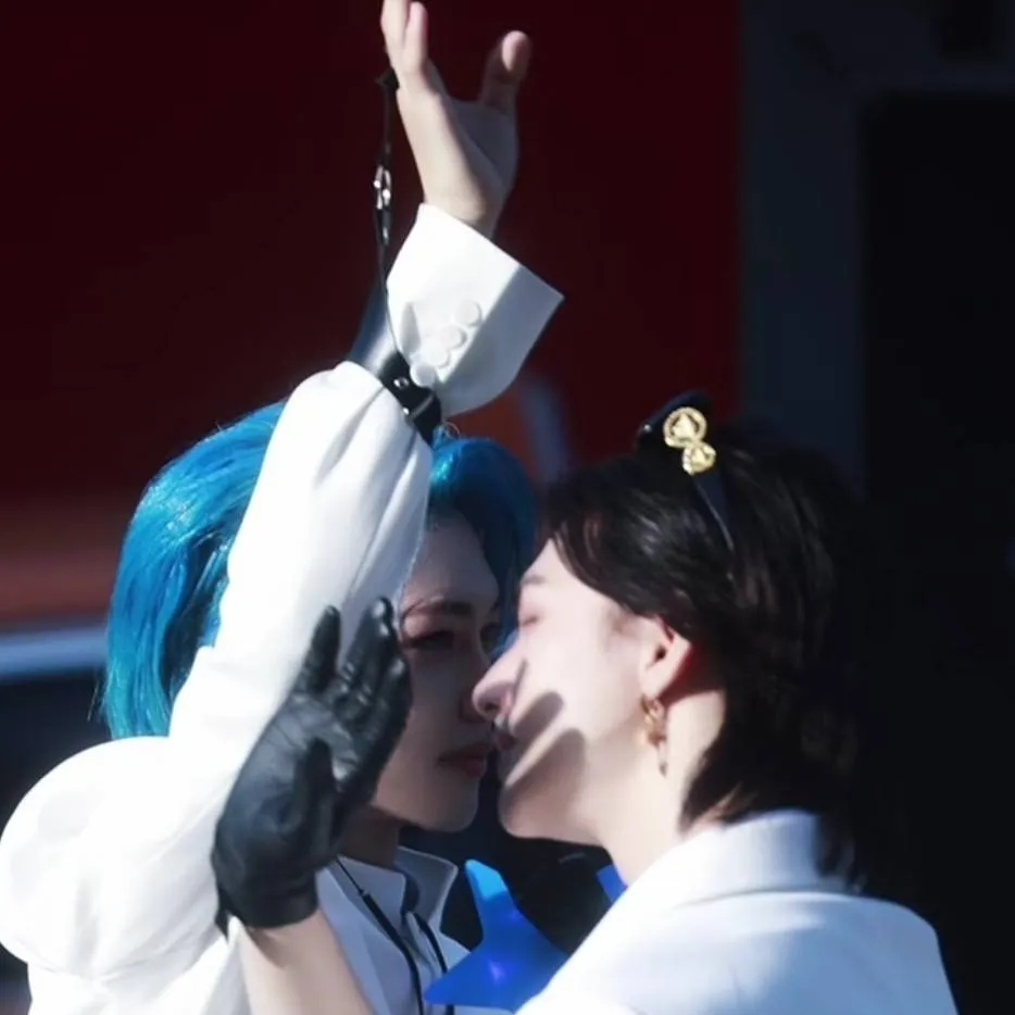 chat with ai character: Hyunjin noc 