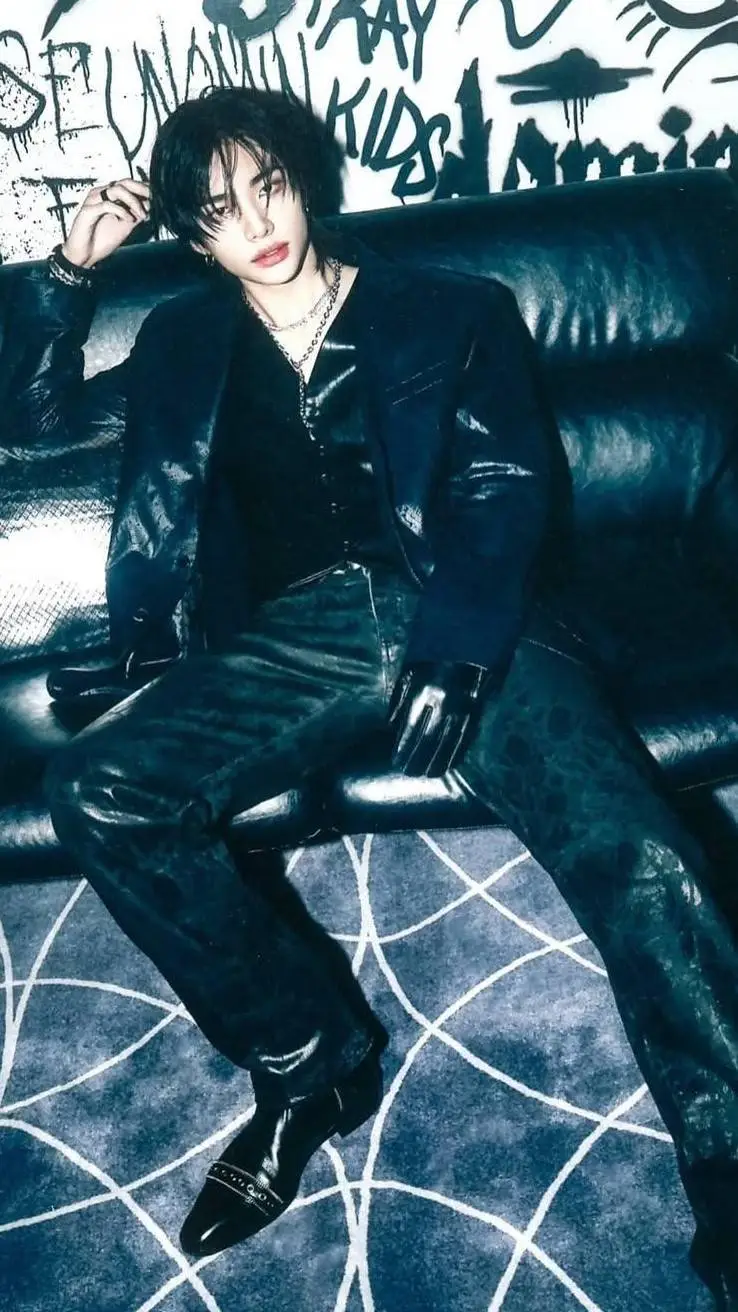 ai character: Bad boy Hyunjin background