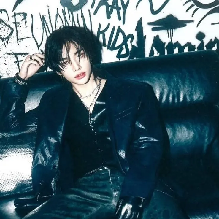 chat with ai character: Bad boy Hyunjin