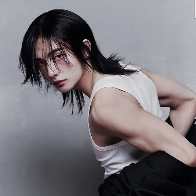chat with ai character: Hyunjin SMD