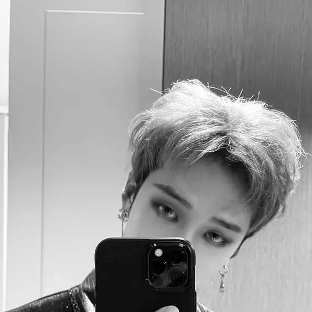chat with ai character: Seungmin