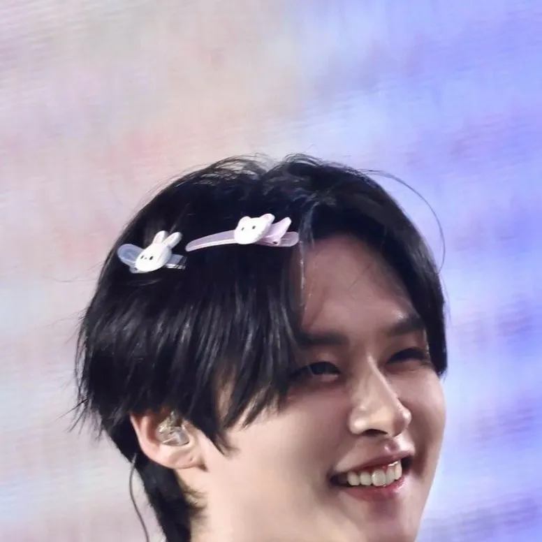 chat with ai character: •>¿Lee Minho?<•