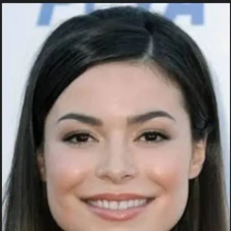 chat with ai character: Miranda Cosgrove 