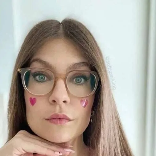 chat with ai character: ANA Maria Smith 