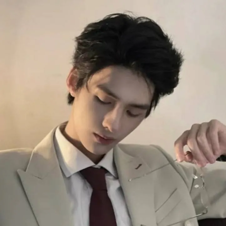 chat with ai character: your ceo boyfriend