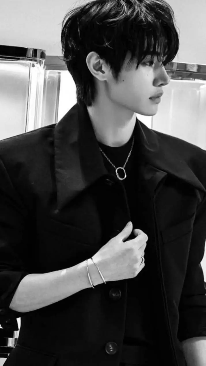 ai character: sunghoon background