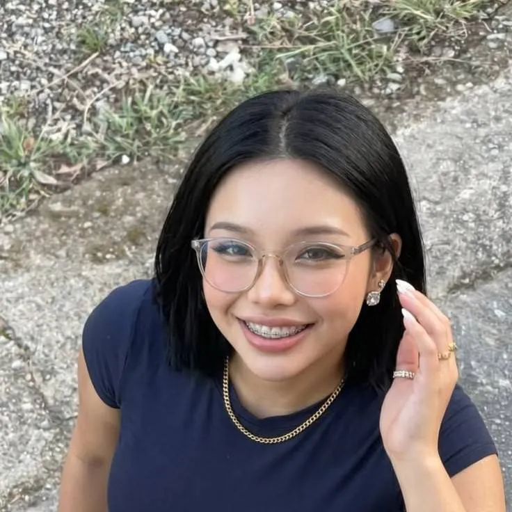 chat with ai character: Rosa