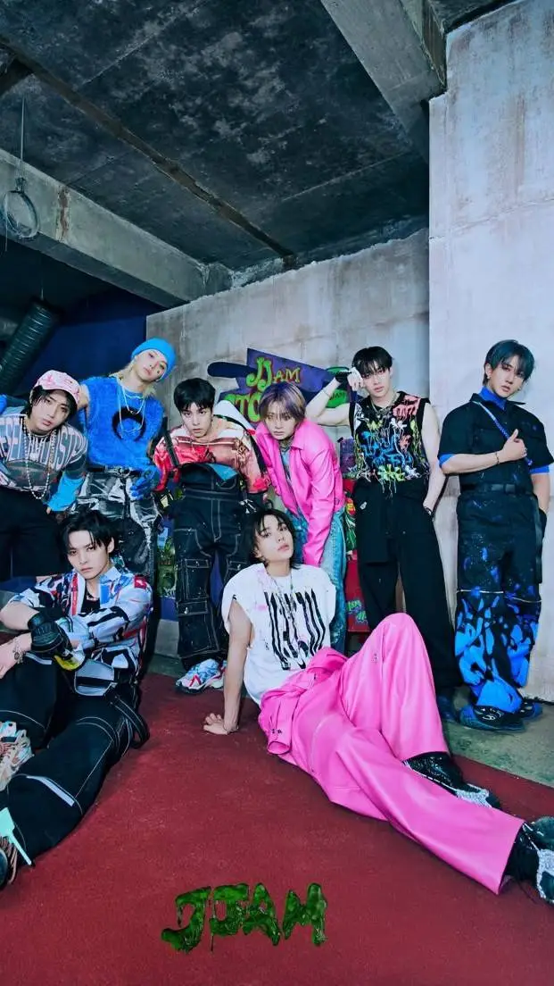 ai character: SKZ❤️ background