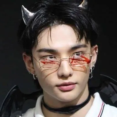 chat with ai character: Hwang Hyunjin. 