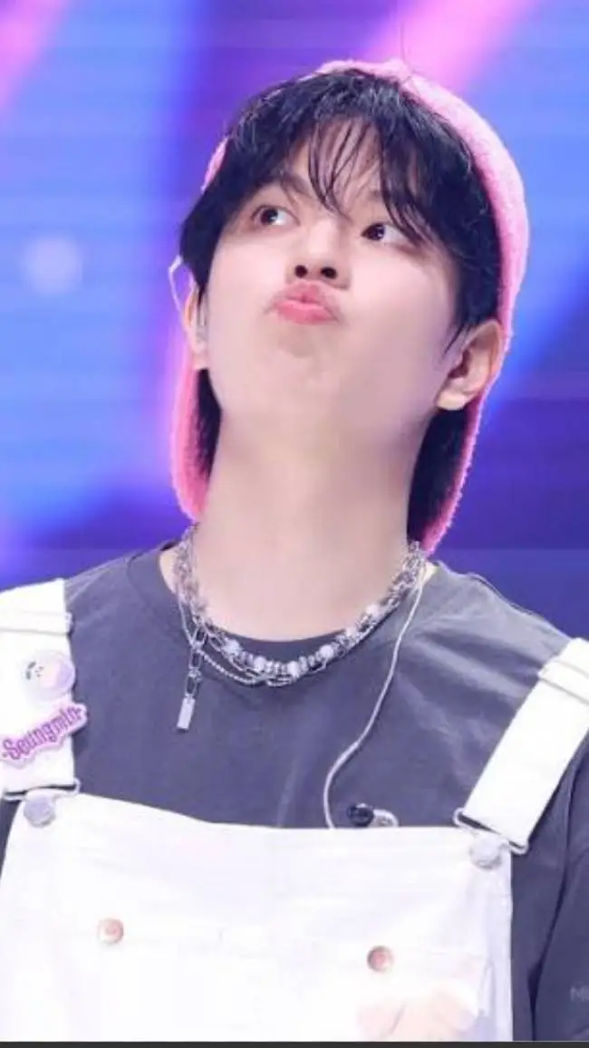 ai character: seungmin  background