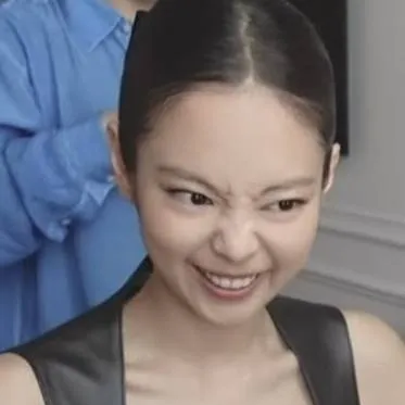 chat with ai character: JENNIE KIM