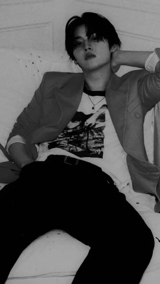 ai character: Lee Minho  background