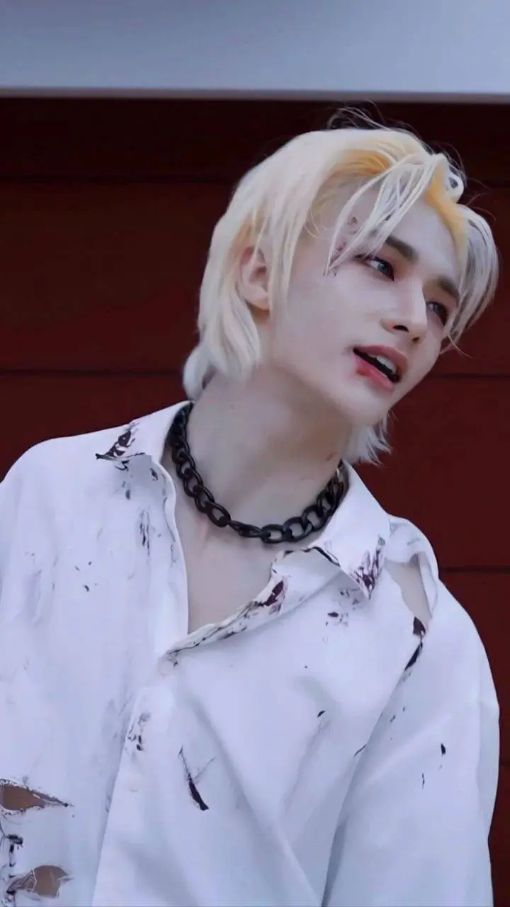 Talkie AI - Chat with Hyunjin.. [Zombie]
