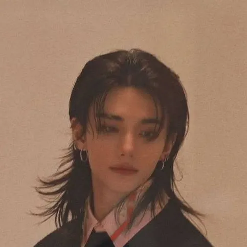 chat with ai character: ‡∆Hwang Hyunjin∆‡