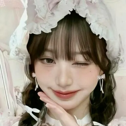 chat with ai character: Wonyoung 